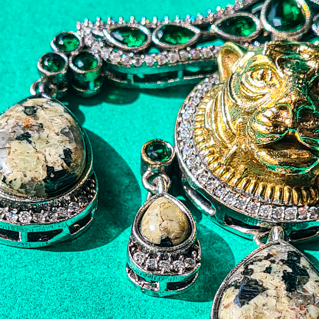 MAJESTIC MANE NECKLACE