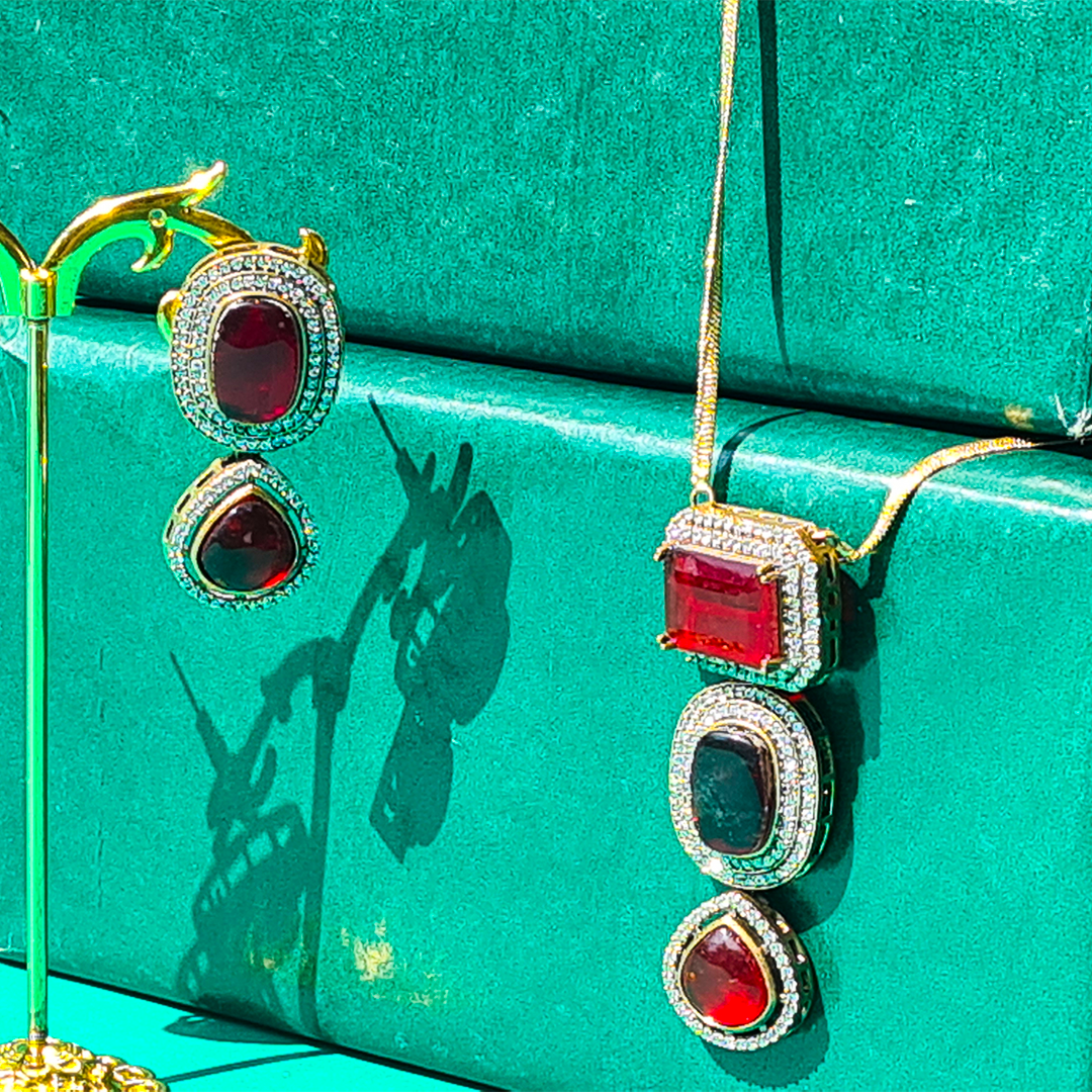 VINTAGE ELEGANCE NECKLACE