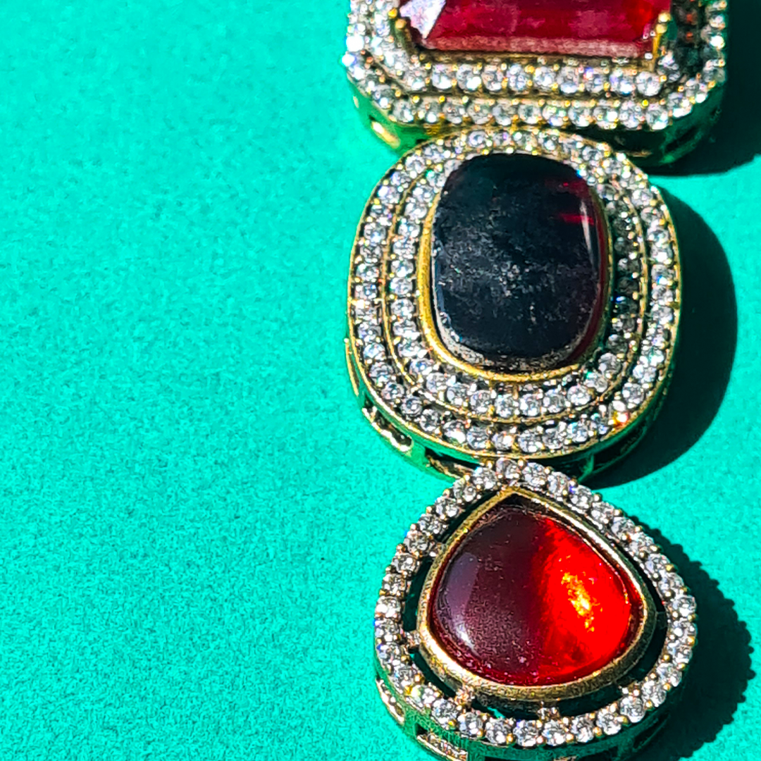 VINTAGE ELEGANCE NECKLACE