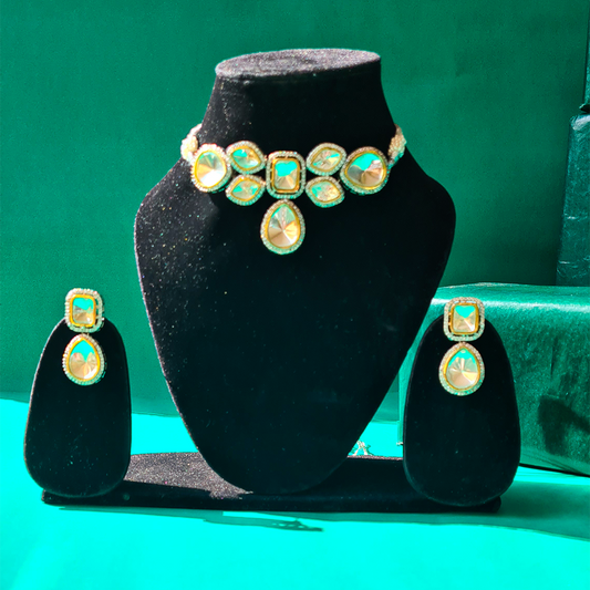 SNOW QUEEN PEARL CHOKER