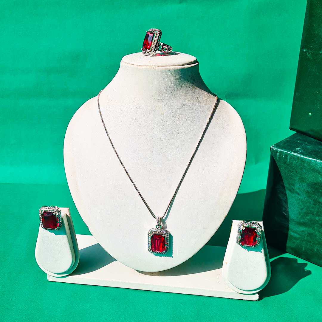 RED VICTORIAN GRACE NECKLACE