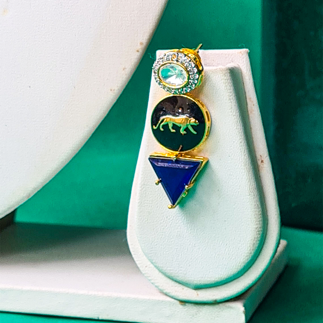 BLUE LIONESS NECKLACE
