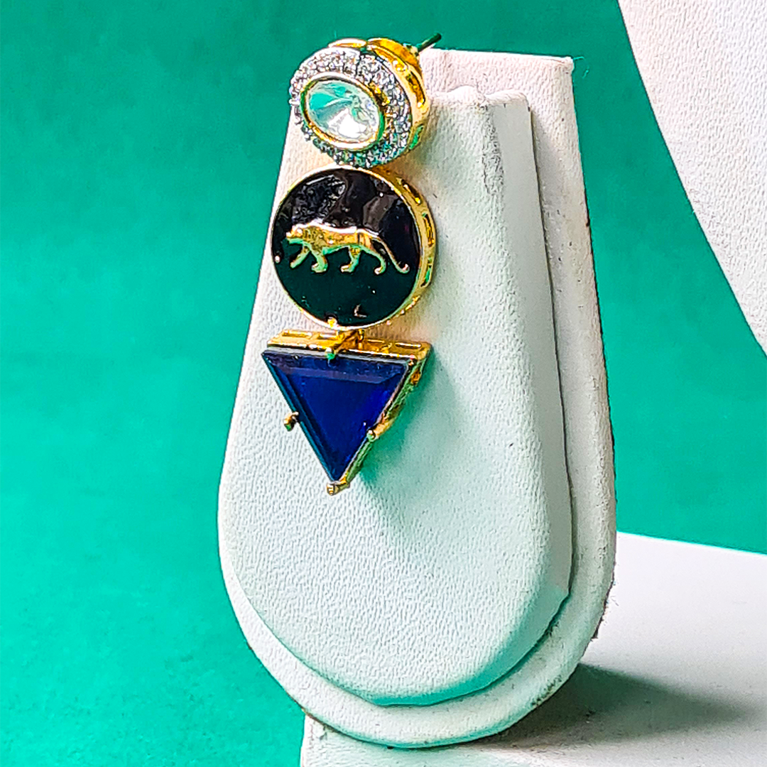 BLUE LIONESS NECKLACE