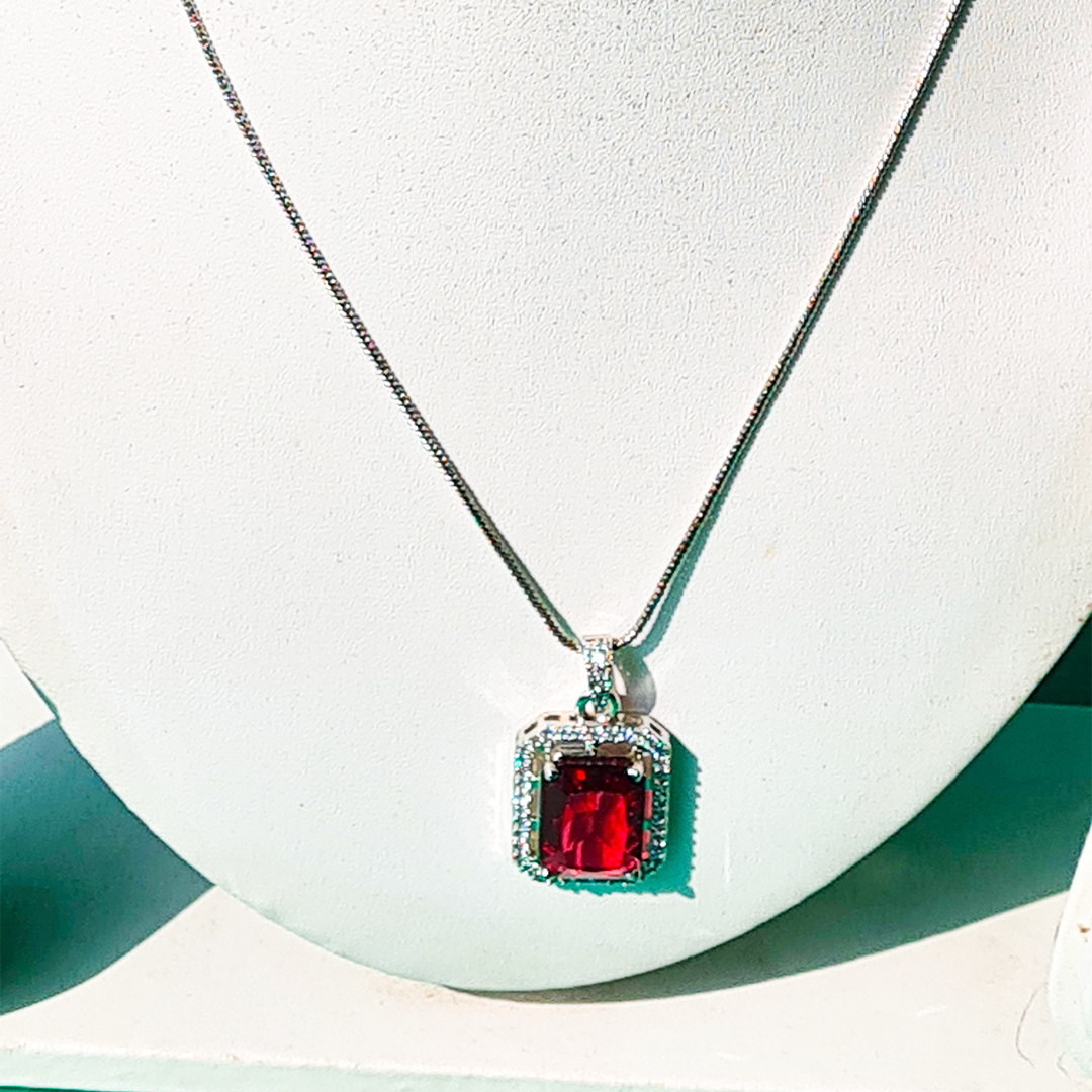 RED VICTORIAN GRACE NECKLACE