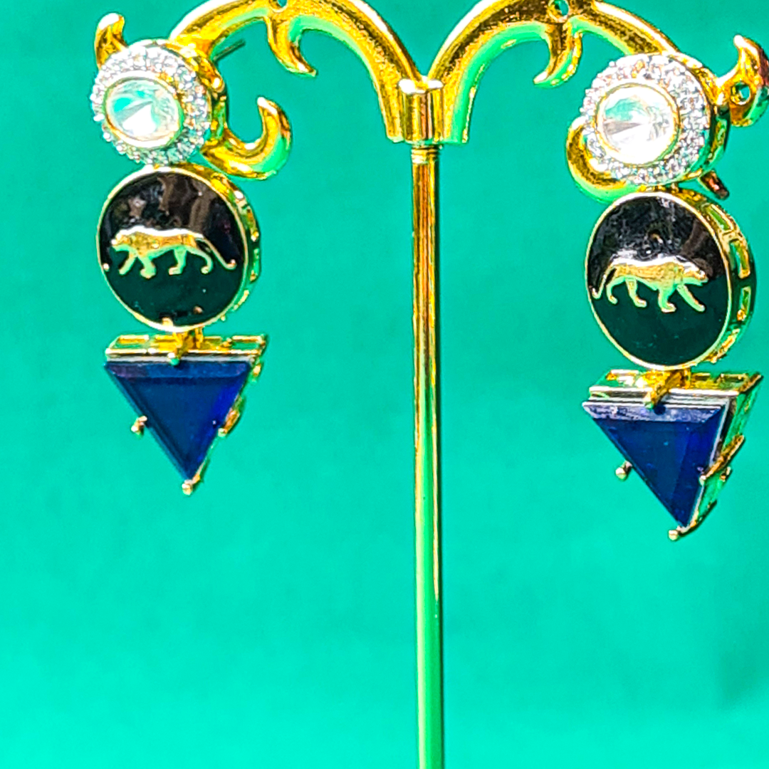 BLUE LIONESS NECKLACE