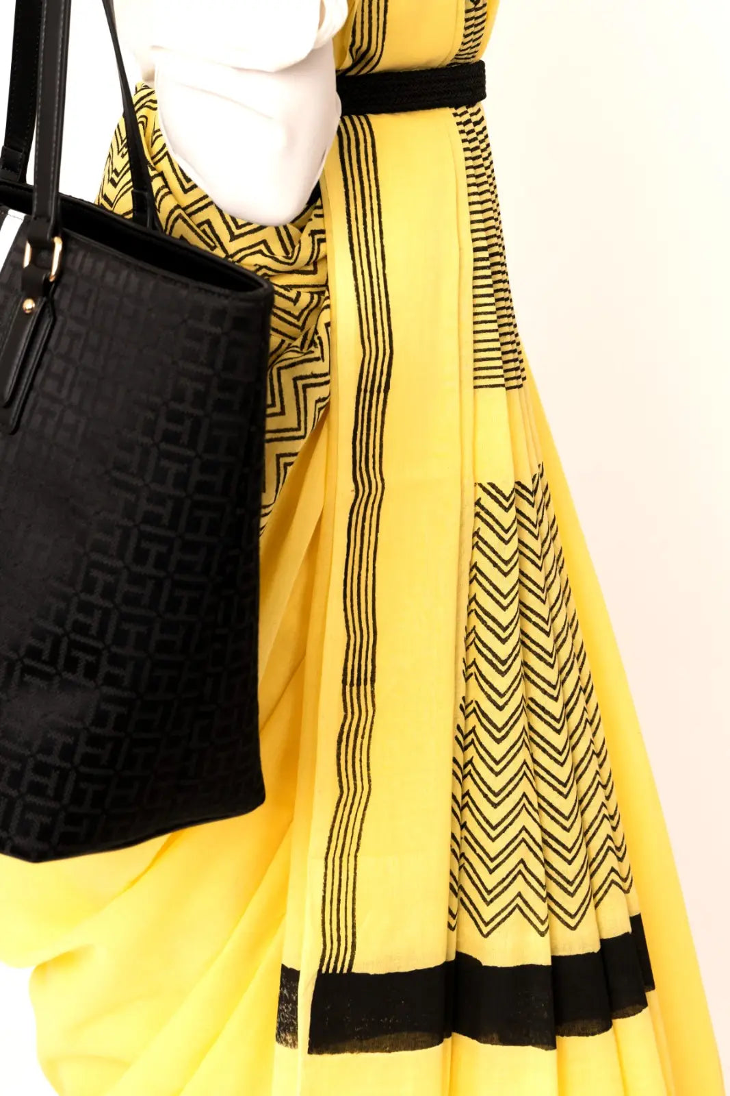 MULMUL ANCHAL : YELLOW NOIR