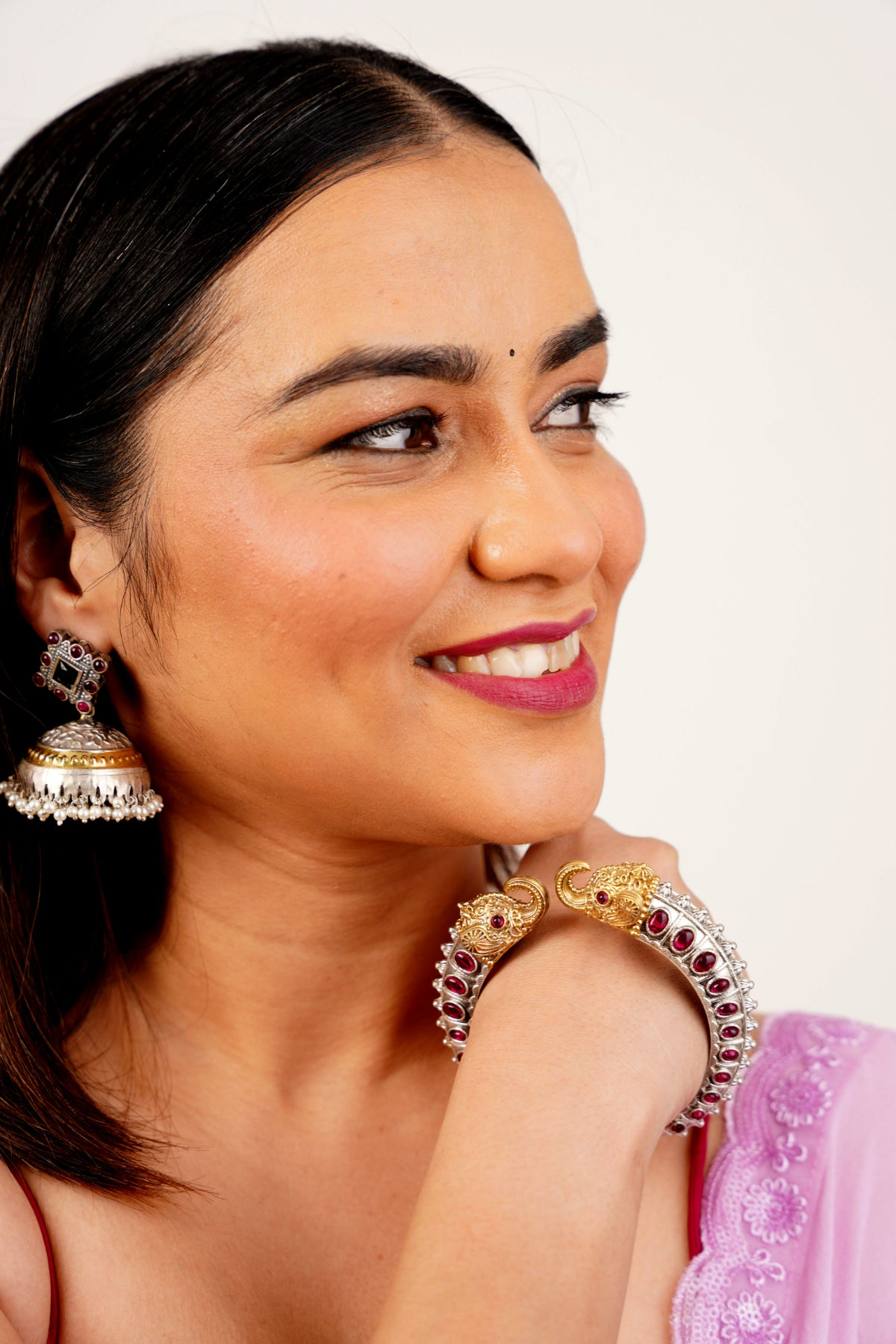 HASTIKA BANGLE