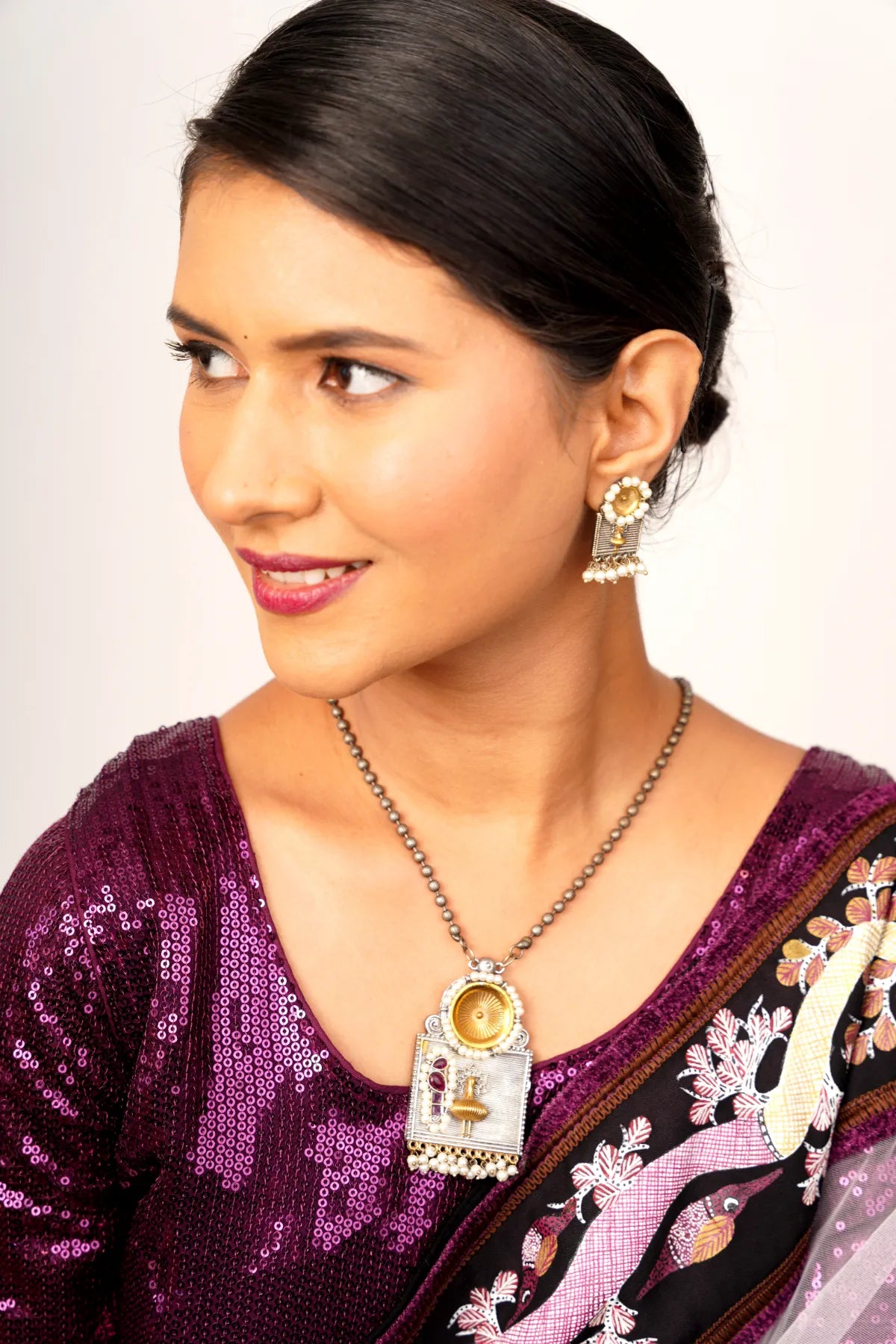 VIHANGA NECKLACES