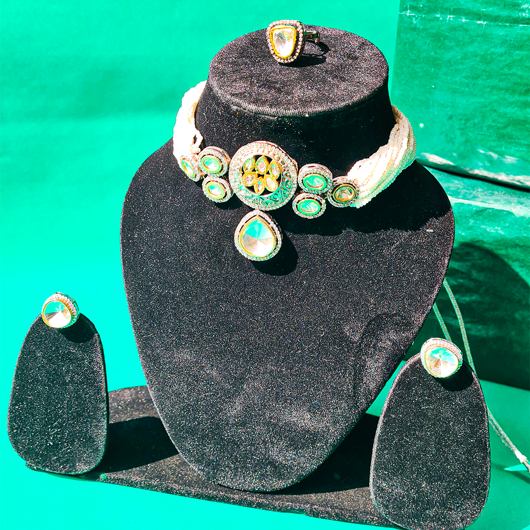 Moonlit Pearl Choker