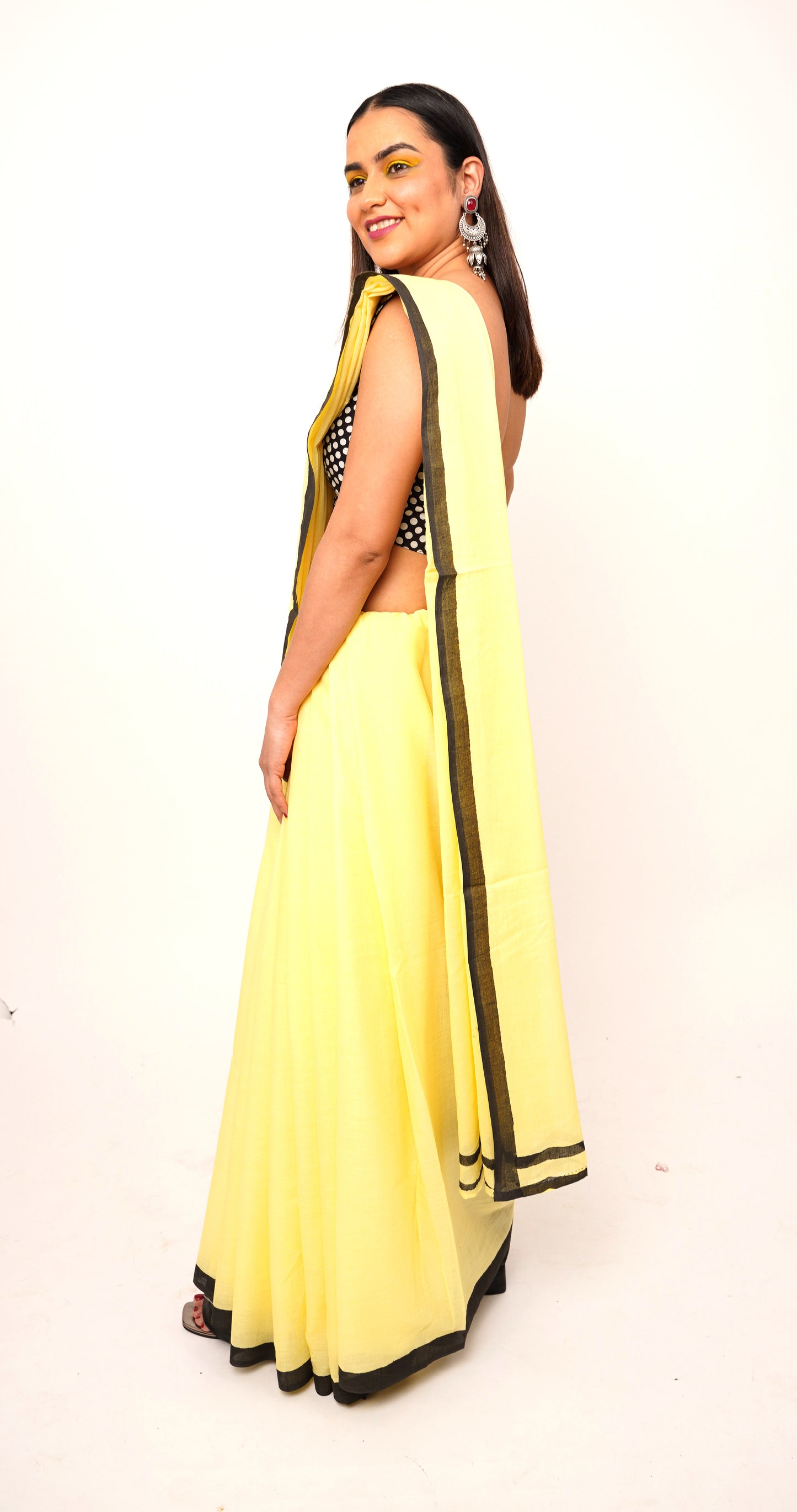 Mulmul Anchal : Yellow & Black Saree